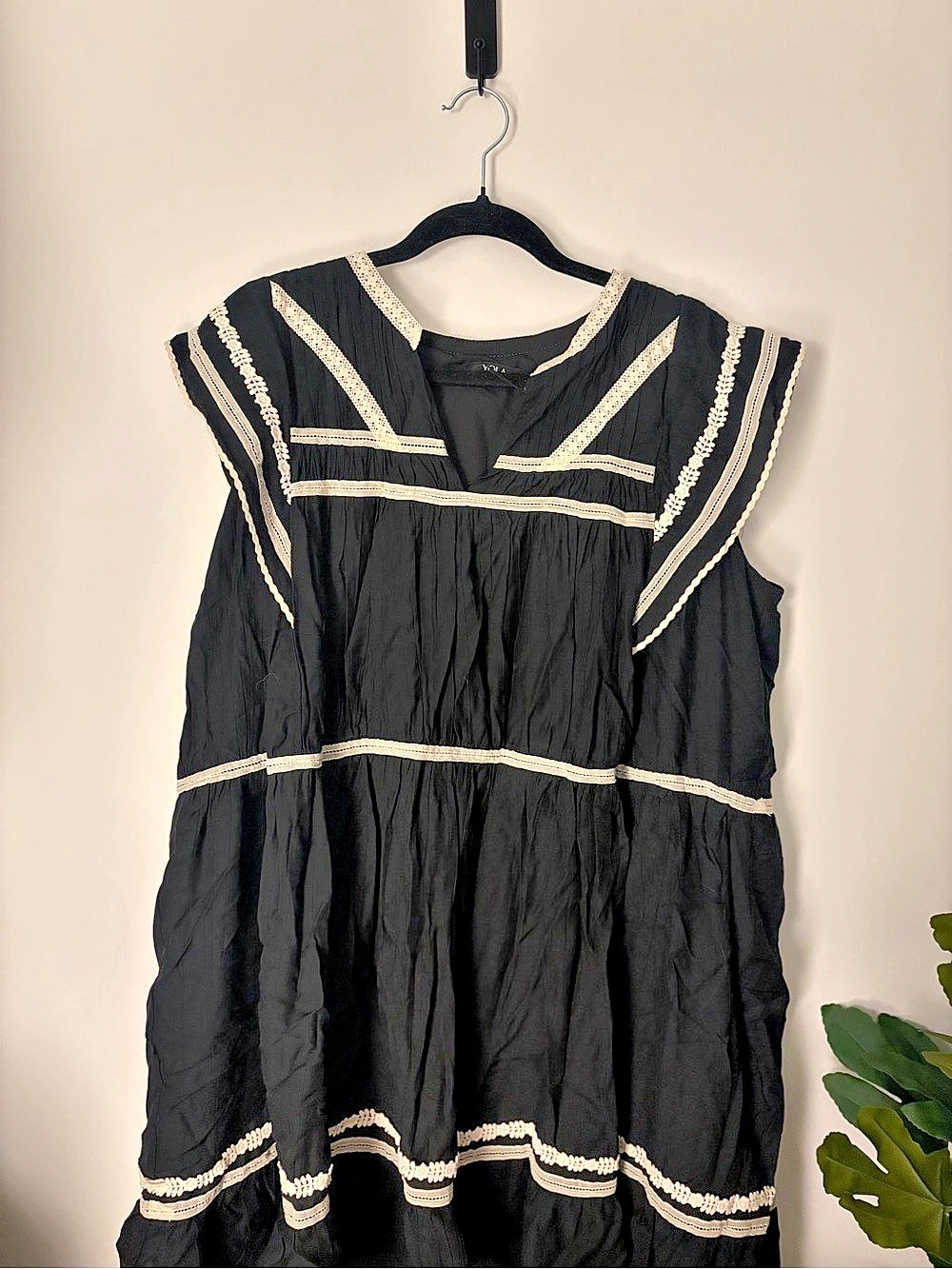 Mini baby doll black and white dress